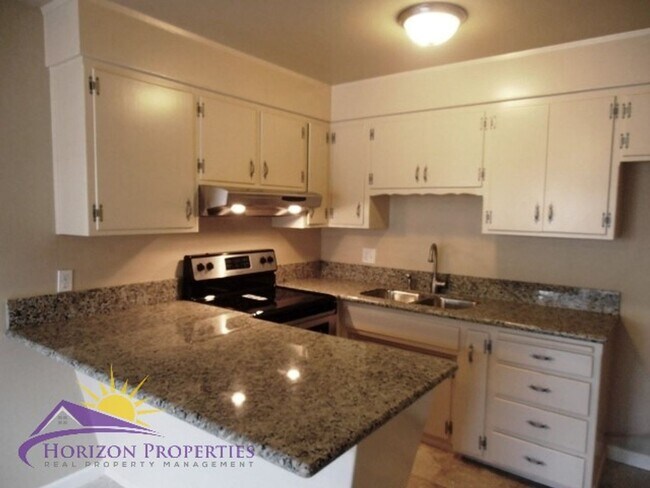 Building Photo - 7009-7011 Zeeland Dr