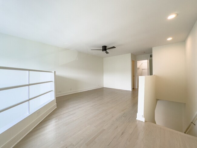 Building Photo - 949 W Grace St