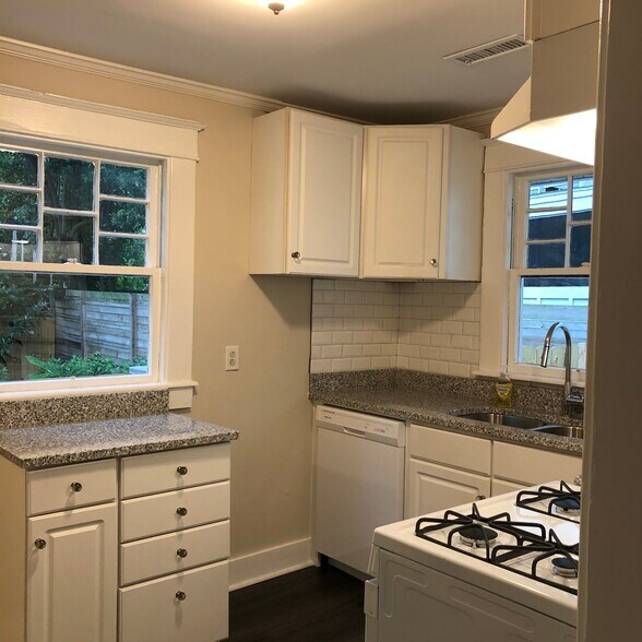 Kitchen - 1146 King St