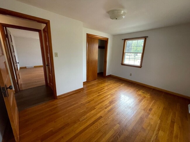 Building Photo - Wonderful Country Home
