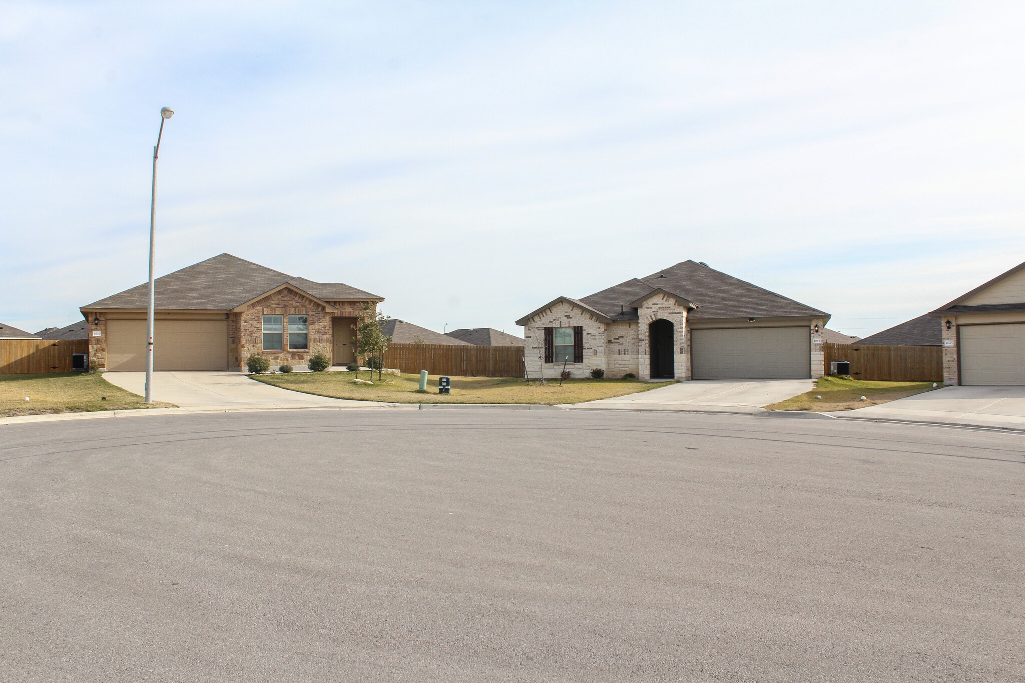 Building Photo - 1013 Velvet Ct