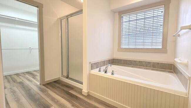 Building Photo - 2130 Strauss Ct E