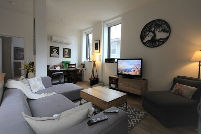 Building Photo - 70 Parker Hill Ave