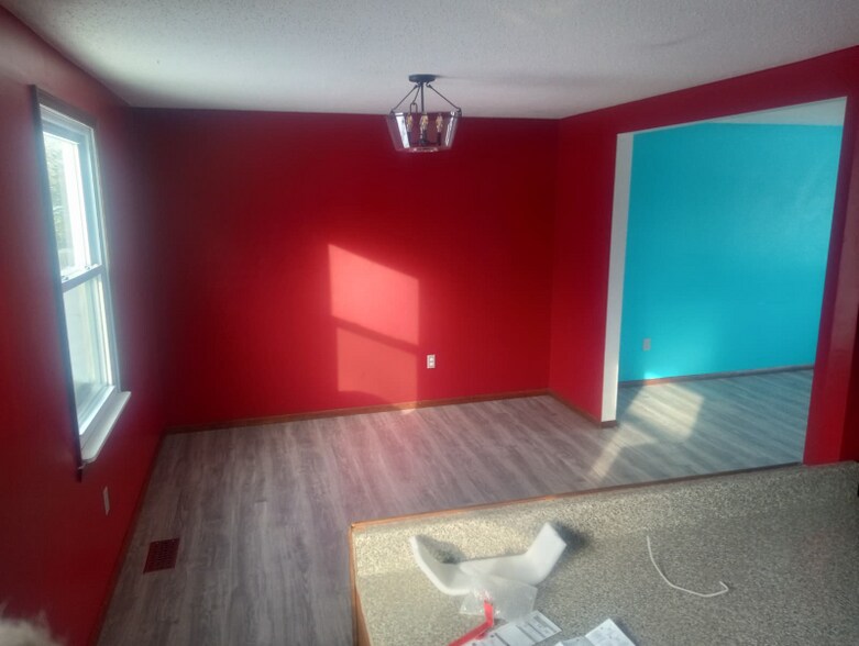 Building Photo - 6614 Royal Pkwy S