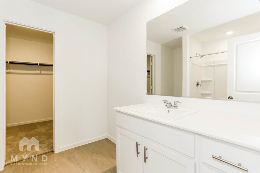 Building Photo - 2733 Mistwood Dr