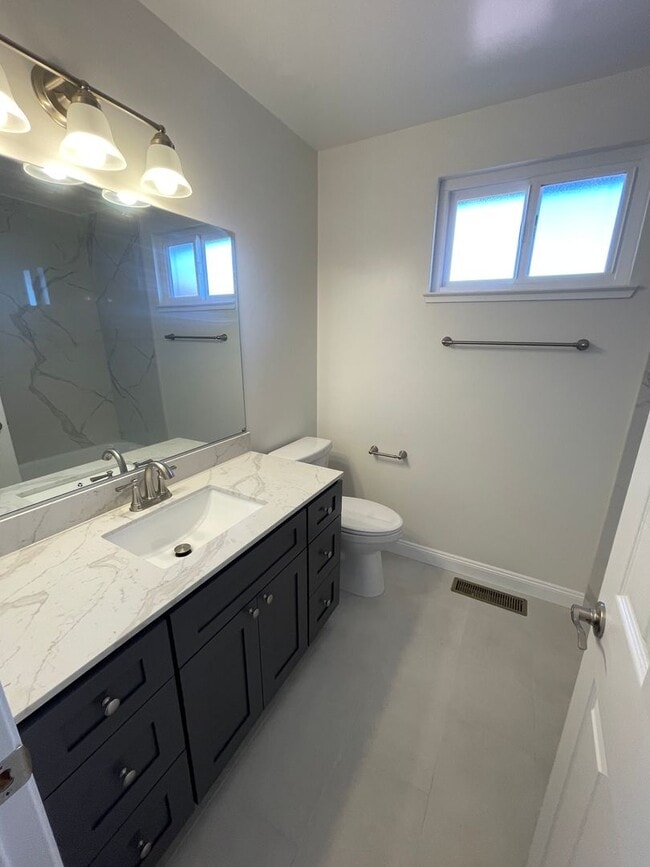 Building Photo - Newly Renovated 4 Bedroom Home with Views