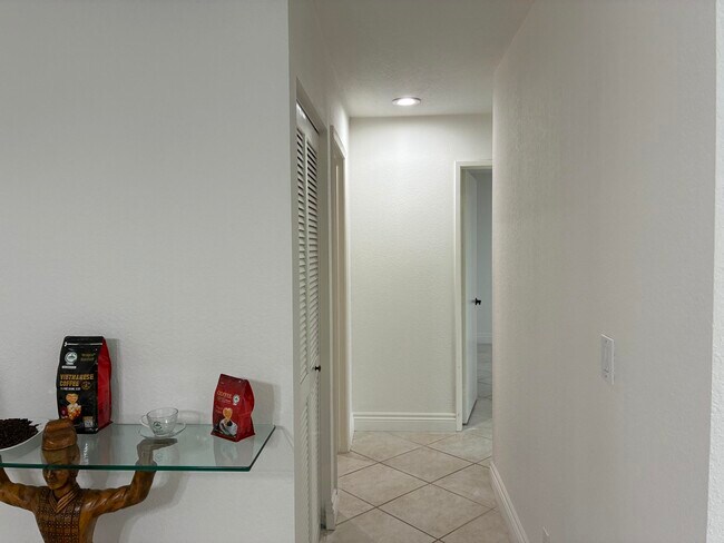 Building Photo - 7895 La Mirada Dr