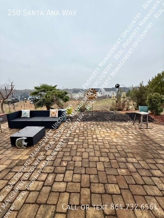 Building Photo - 250 Santa Ana Wy