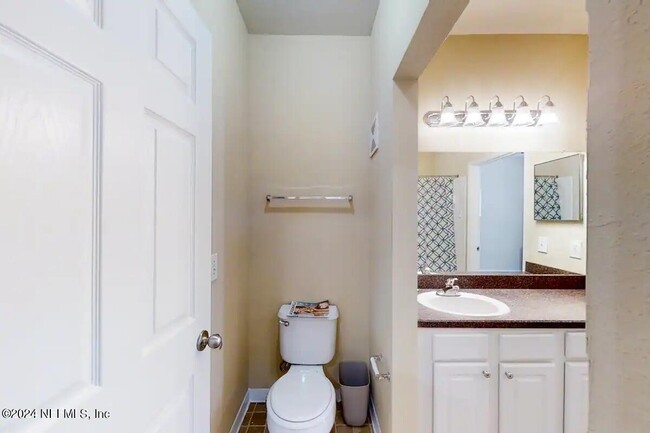 Building Photo - 13703 Richmond Park Dr N