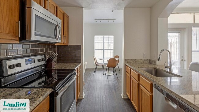 Building Photo - 1000 Henderson St