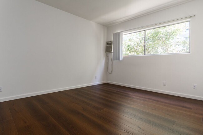 Building Photo - 4653 Fulton Ave