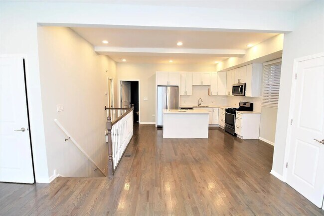 Building Photo - 712 N Willard Ct