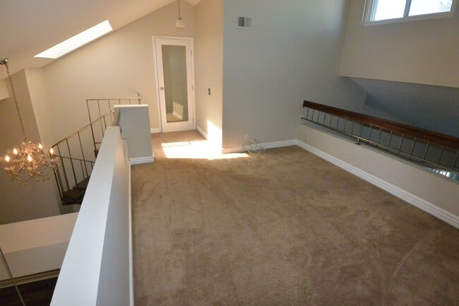 Building Photo - Beautiful Remodeled 2 Bed 2.5 Bath Condo in Pacific Ranch