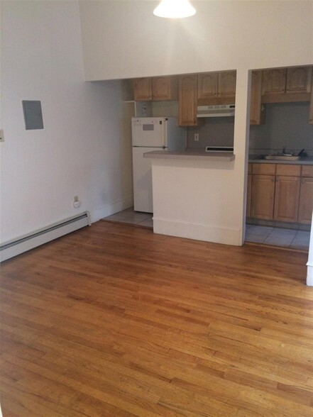 Primary Photo - 7 Wendell St
