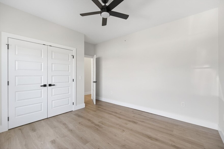 Building Photo - 212 W Jere Whitson Rd