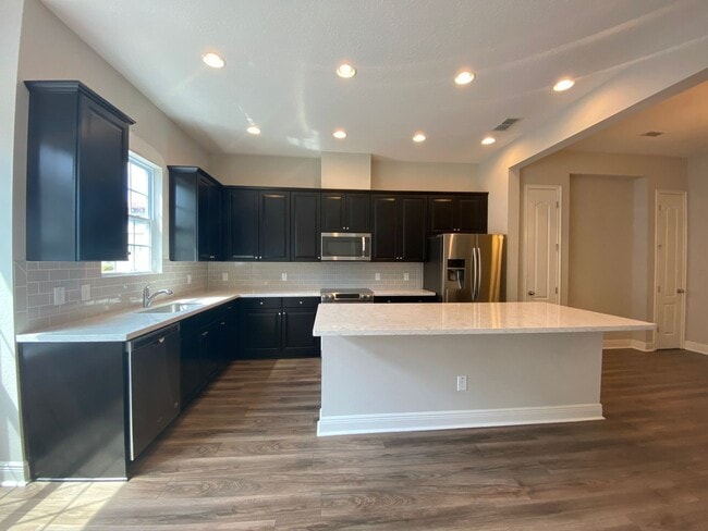 Building Photo - 2408 Lobelia Dr