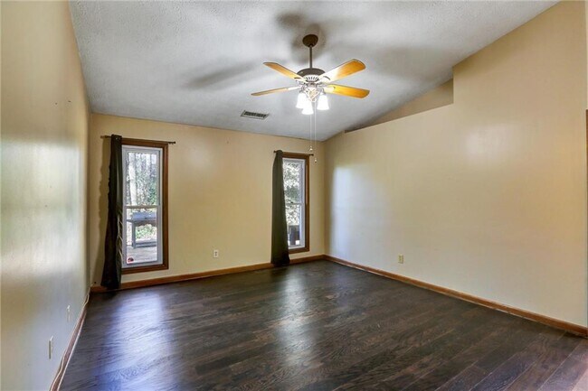 Building Photo - 1262 Bailing Dr