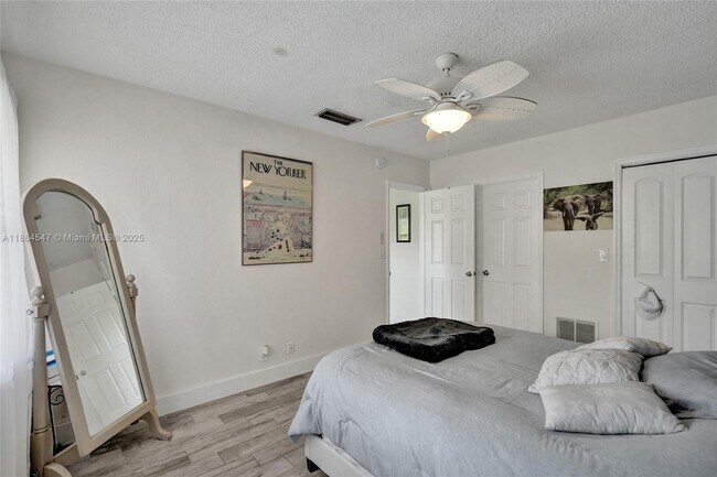 Building Photo - 2451 NE 49th St