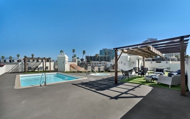 Building Photo - 620 S Gramercy Pl