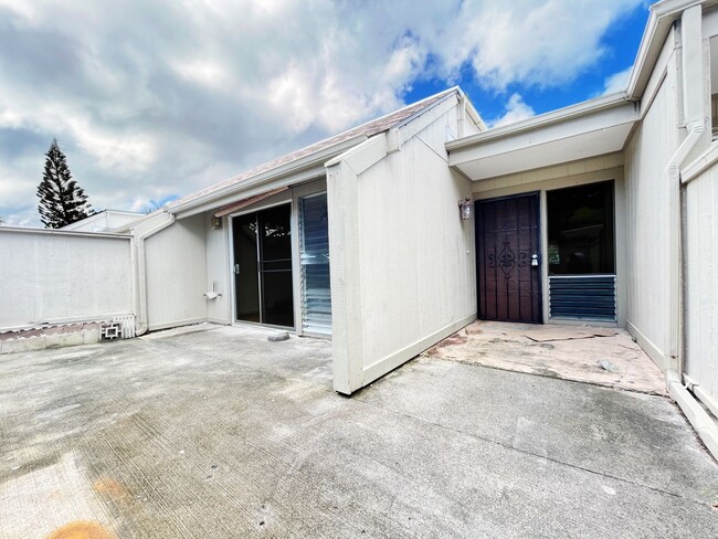 Building Photo - Spacious 3/2 in Kaneohe with Tropical Views