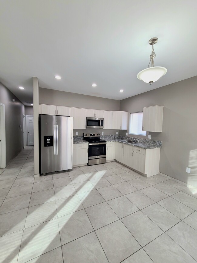 KItchen - 5819 S Randall Blvd