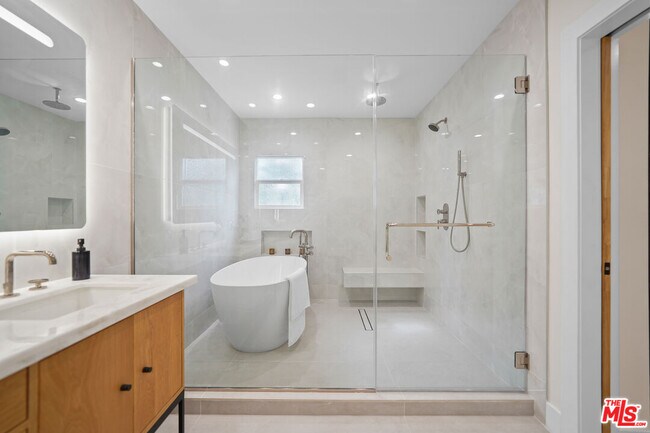Building Photo - 665 McCadden Pl