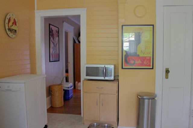 Building Photo - Charming 2 bedroom, 1 bath bungalow with fenced yard in Lakewood