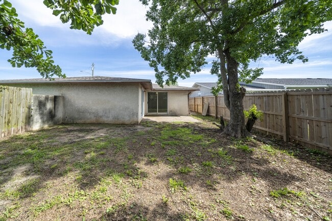 Building Photo - 1125 Bradley Cir