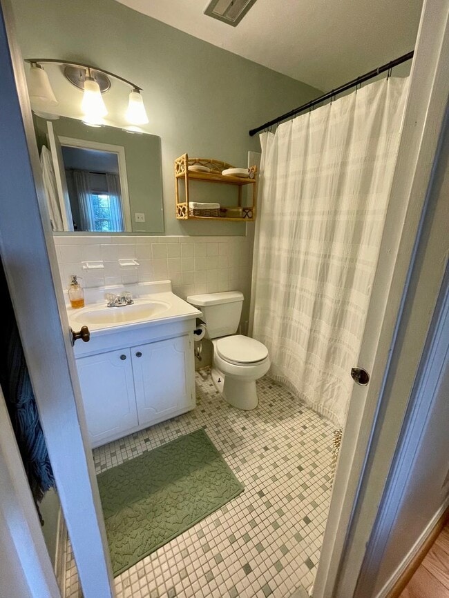 Building Photo - 3BD/2.5BA End Unit Townhouse in Hilltop Area!!