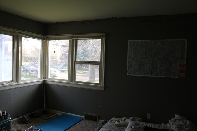 Building Photo - 414 S 12th Ave