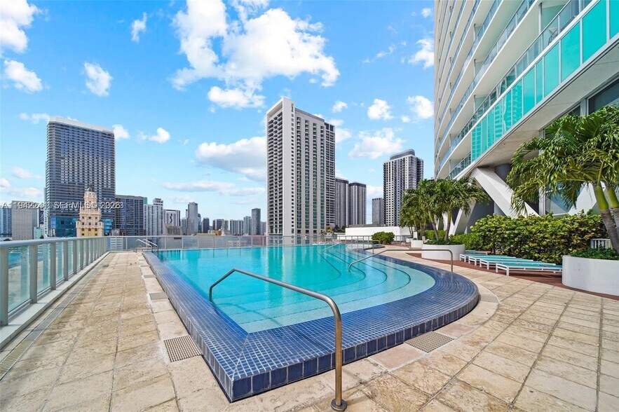 Building Photo - 888 Biscayne Blvd