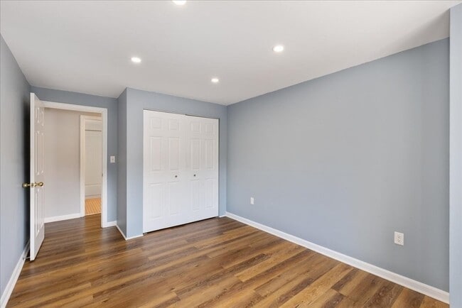 Building Photo - 100 Ledgewood Dr