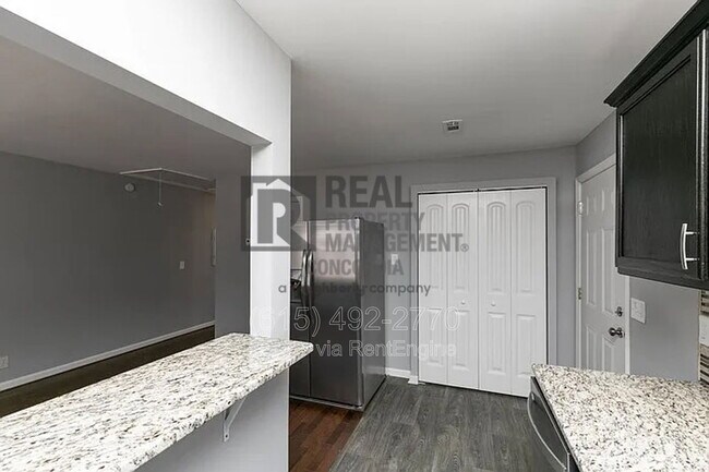 Building Photo - 302 Neill Ave