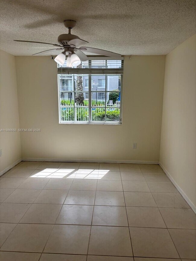 Building Photo - 655 SW 111th Way