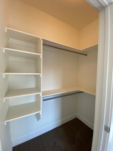 Building Photo - 6996 S Brookhill Dr