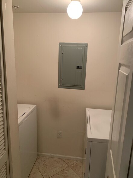 washer/dryer - 11655 W Atlantic Blvd