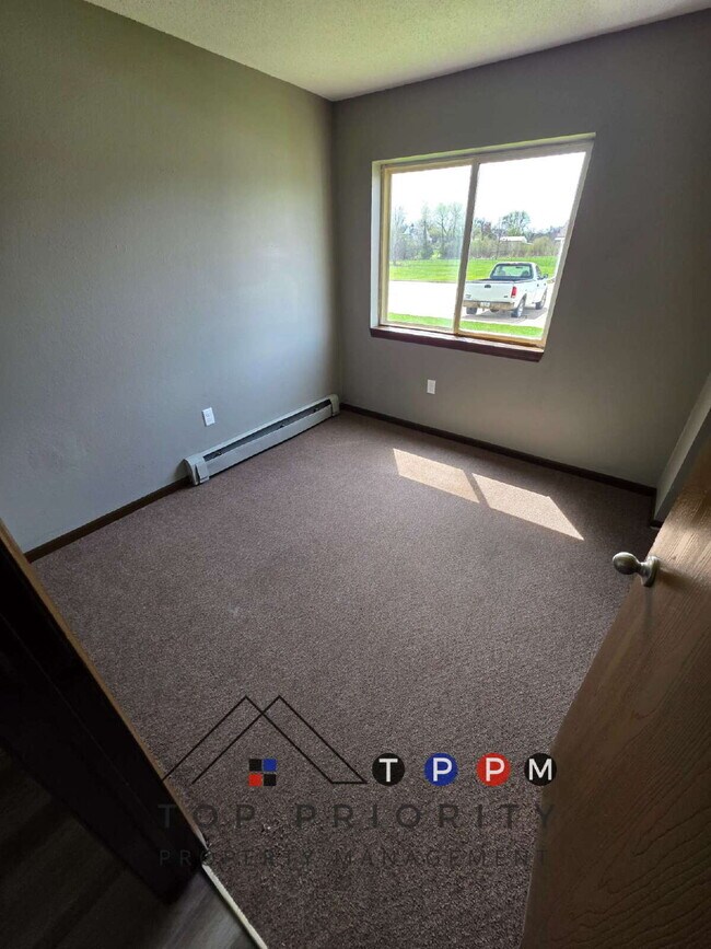 Building Photo - 3 Bedroom | 2 Bathroom Unit Available RIGH...