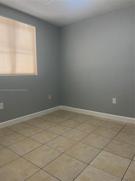 Building Photo - 14931 SW 82nd Ln
