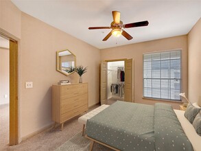 Building Photo - 2303 Louisiana St