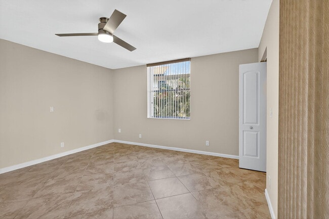 Building Photo - 14747 Cumberland Dr