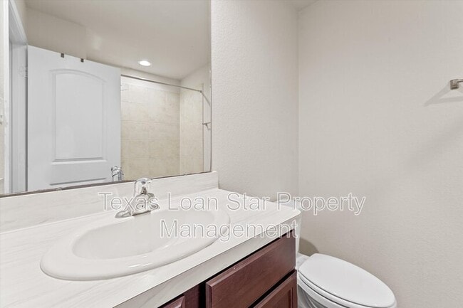 Building Photo - 21143 Waze Lewis Dr