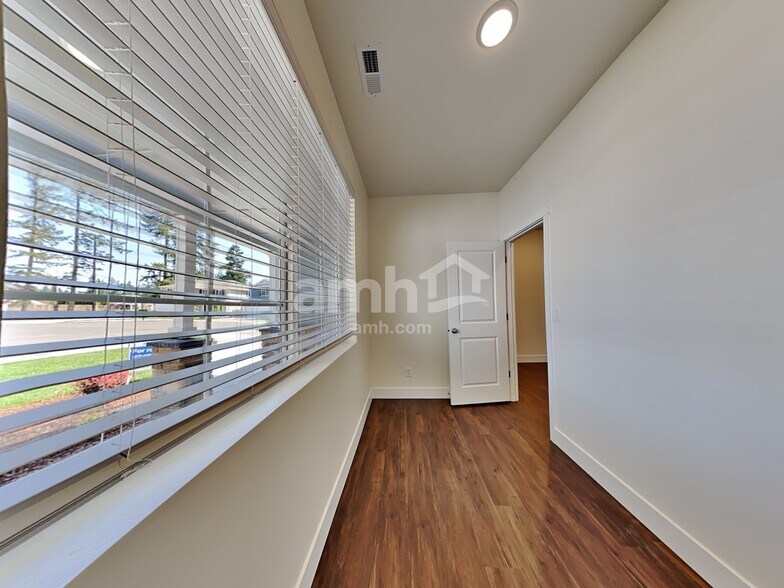 Building Photo - 17629 26th Ave Ct E
