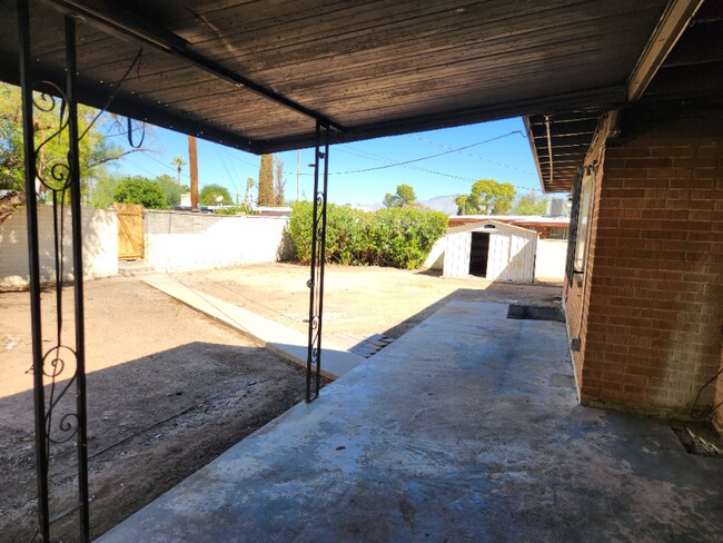 Building Photo - 2502 S Calle Yucatan