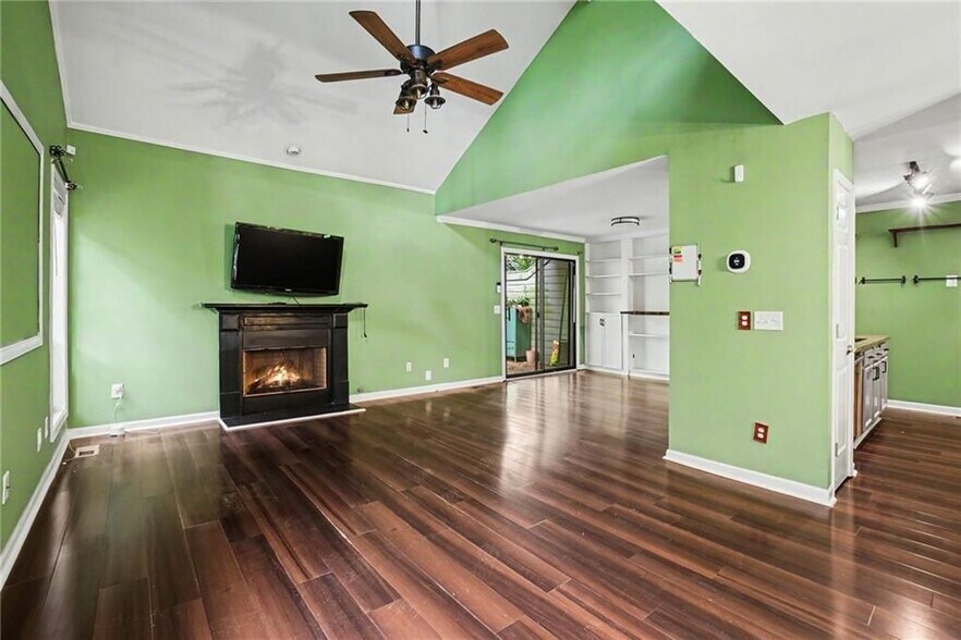 Building Photo - 1006 Creatwood Cir