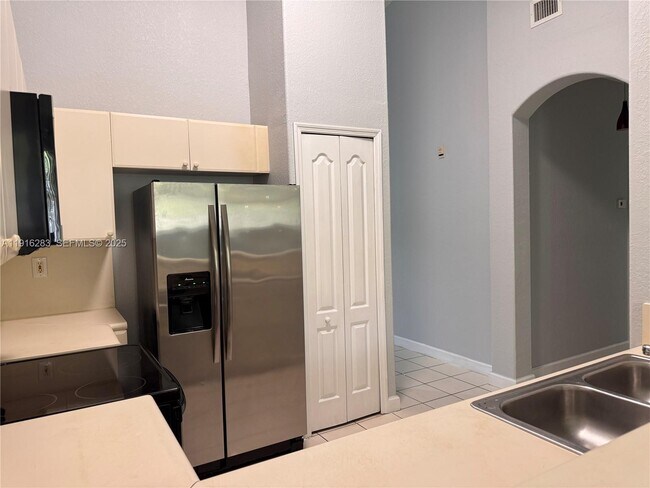 Building Photo - 1663 SE 29th St