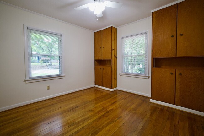 Building Photo - 656 E Samford Ave