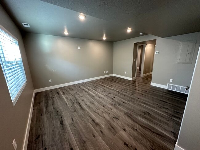 Building Photo - 1429 3500 W
