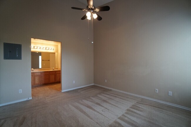 Building Photo - 3944 Riviera Grove