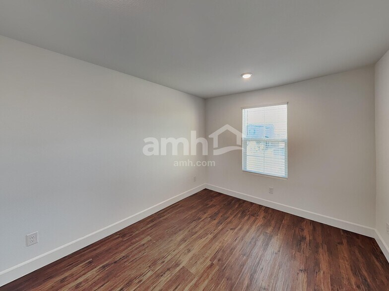 Building Photo - 642 N Water St