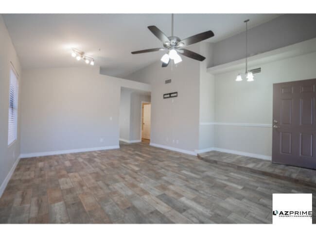Building Photo - Beautiful 3/2 Glendale House - Spacious, S...